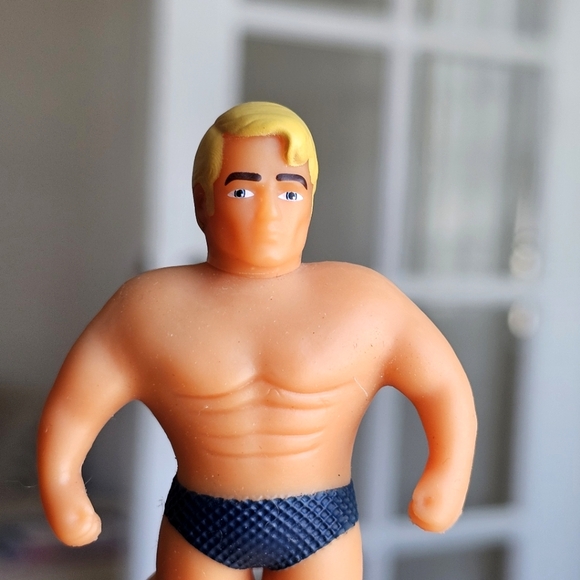 2018 World's Smallest Classic Mini Collectible Toy 3.5” Stretch Armstrong Figure - Picture 4 of 13